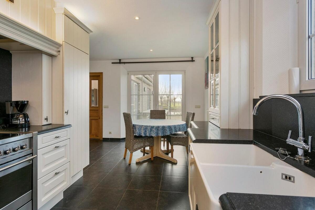 Villa 'T Korenhof - Landelijk Gelegen Villa Op 4 Km Van Het Strand Koksijde Kültér fotó